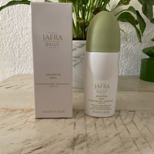 JAFRA Daily - Sensitive Skin Deodorant Roll-on
